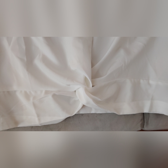 Front Buttoned Crop Top With Twist-Knot - Picture 3 of 8